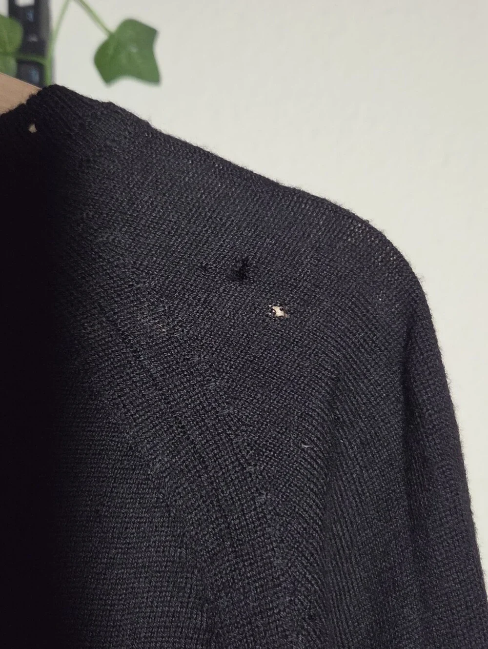 Banana Republic Extra Fine Italian Merino Wool V-Neck Sweater Men Large Flawed